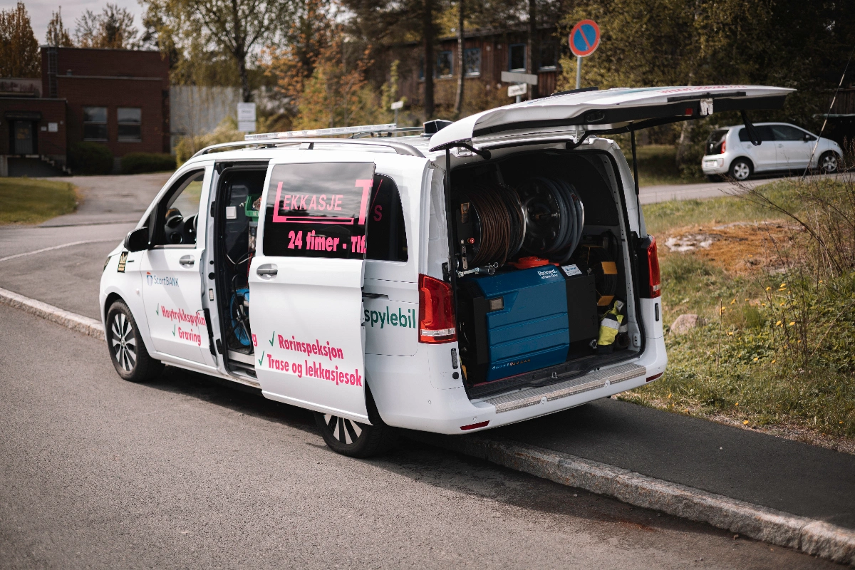 Vi høytrykkspyler, staker og åpner tette avløp fra toalett, vask og sluk.
